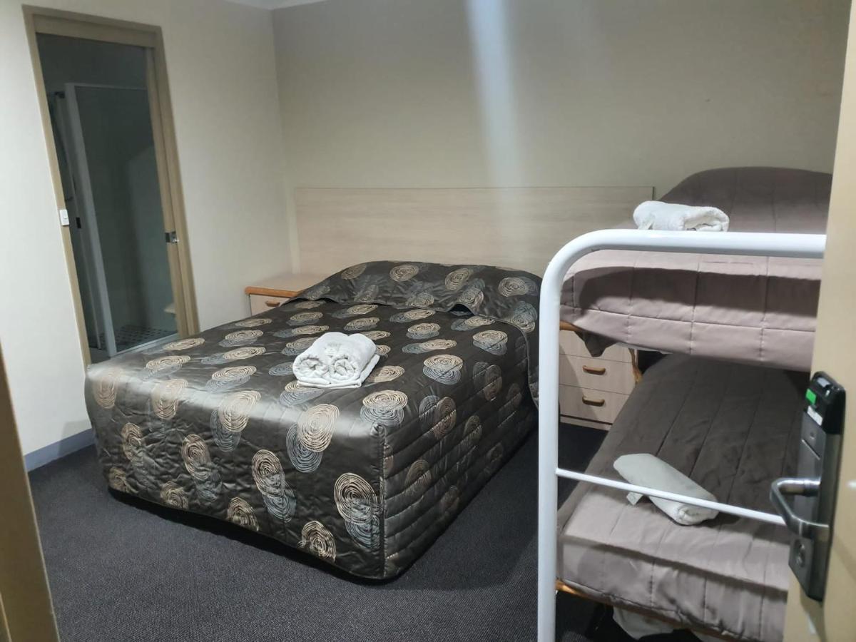 Kambah Inn Canberra Buitenkant foto